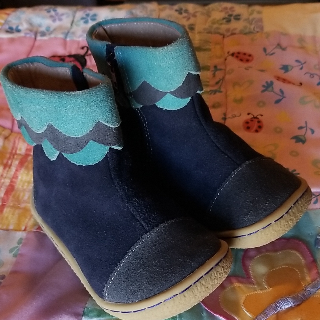 Livie & Luca Navy And Aqua Kids Boots. Fleece Lined, Size 7 Vguc